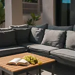Amelia Villa