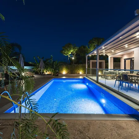 Amelia Villa
